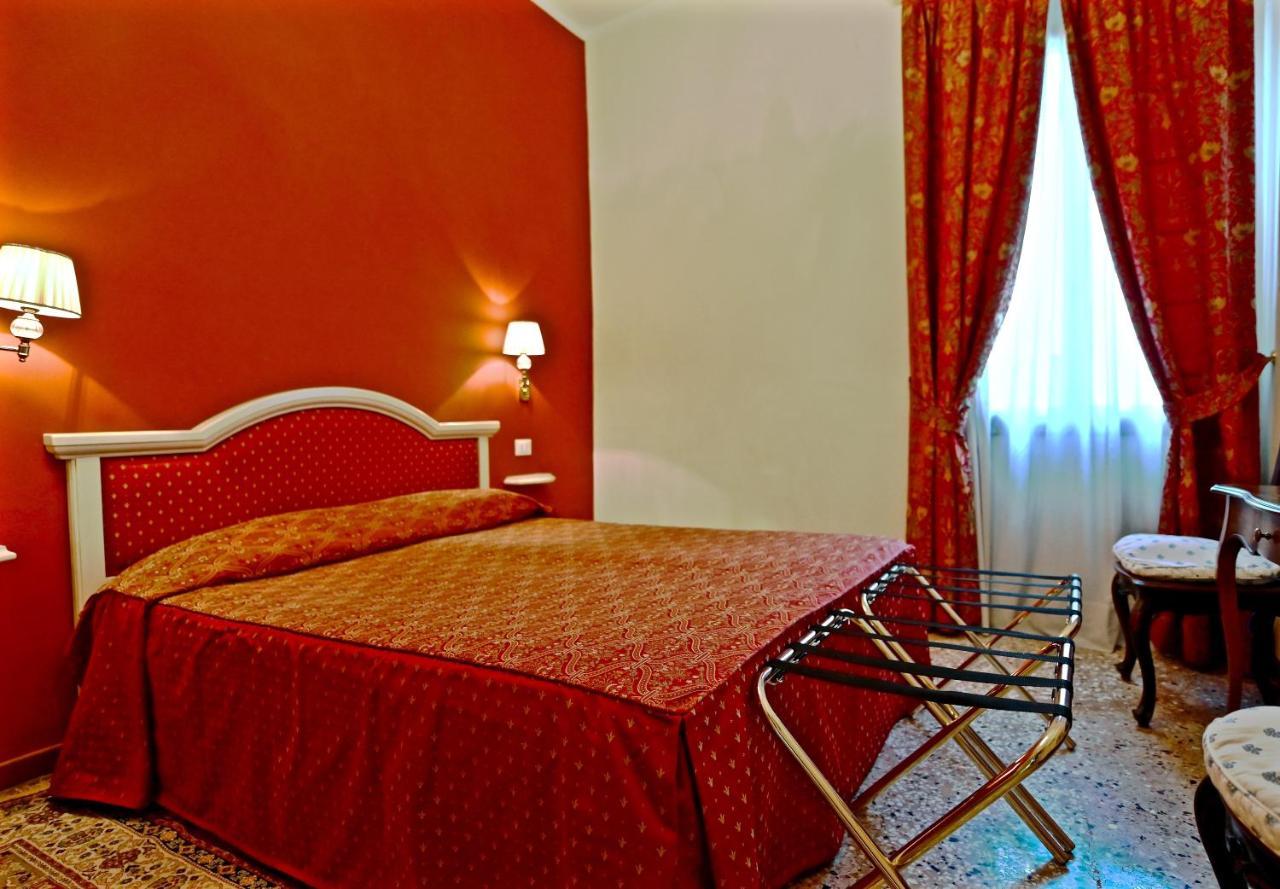 Chandeliers Apartment Venice Luaran gambar